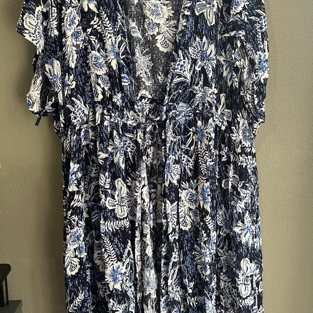 Torrid Navy and White Floral duster